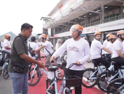 Wakapolda NTB Ikuti Fun Bike Ulama–Umara, Malamnya Khidmat Bersholawat di Pantai Mandalika