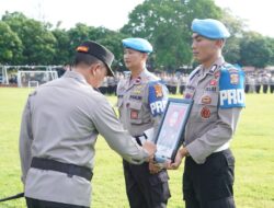 Kapolda NTB Pimpin Upacara Penghargaan dan PTDH, Tegaskan Komitmen Integritas di Tubuh Polri