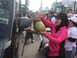 Polres Lombok Utara Bersama MBI KLU Bagikan 1.000 Takjil, Wujud Nyata Toleransi Antar umat Beragama