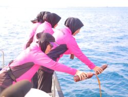 Jaga Ekosistem Gili, Bhayangkari NTB dan Lombok Utara Menutrisi Laut Dengan Eco-Enzim dari Sampah Organik