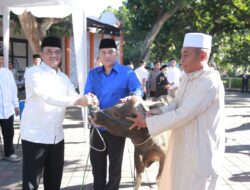 Polda NTB Sembelih Ratusan Hewan Kurban, Daging Dibagikan Kepada Masyarakat Penerima Manfaat