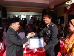 Inovatif dan Inspiratif, Kapolres serta Ketua Bhayangkari Lombok Utara Sabet Penghargaan dari Bupati di Hari Bhayangkara ke-80