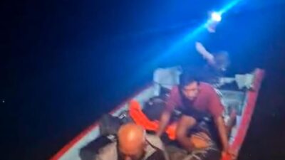 Seluruh Penumpang Selamat, Tim Gabungan Evakuasi Kapal Wisata KM Armada Mulia yang Mengalami Kecelakaan Laut di Perairan Bima